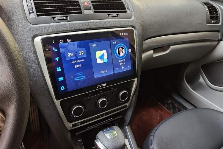 Used Skoda Octavia 2013 1.6L Automatic Yijie Edition Audio And AC Panel