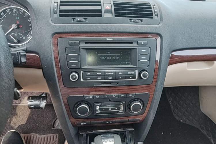 Used Skoda Octavia 2013 1.4TSI DSG Yijun Edition Audio And AC Panel