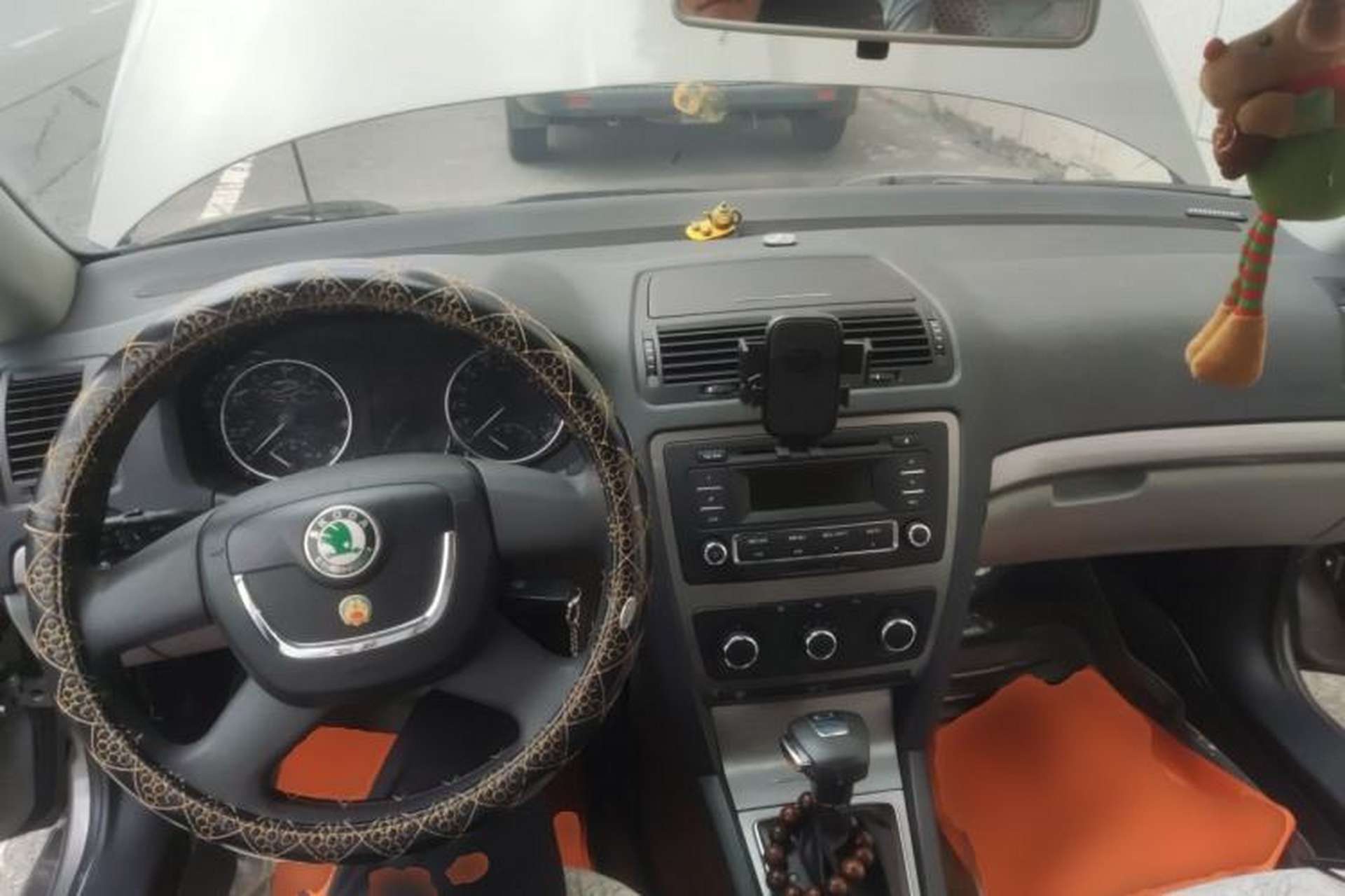 Used Skoda Octavia 2013 2.0L Automatic Yijie Edition Center Console