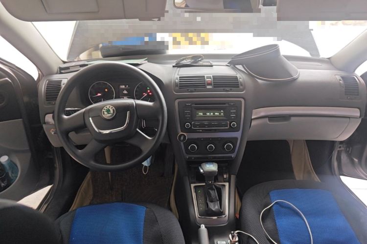 Used Skoda Octavia 2013 1.6L Automatic Yijie Edition Center Console