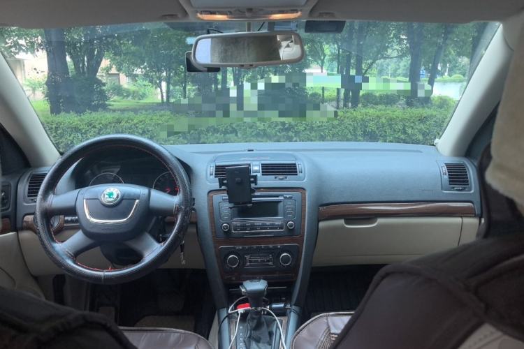 Used Skoda Octavia 2013 1.6L Automatic Yijun Edition Center Console