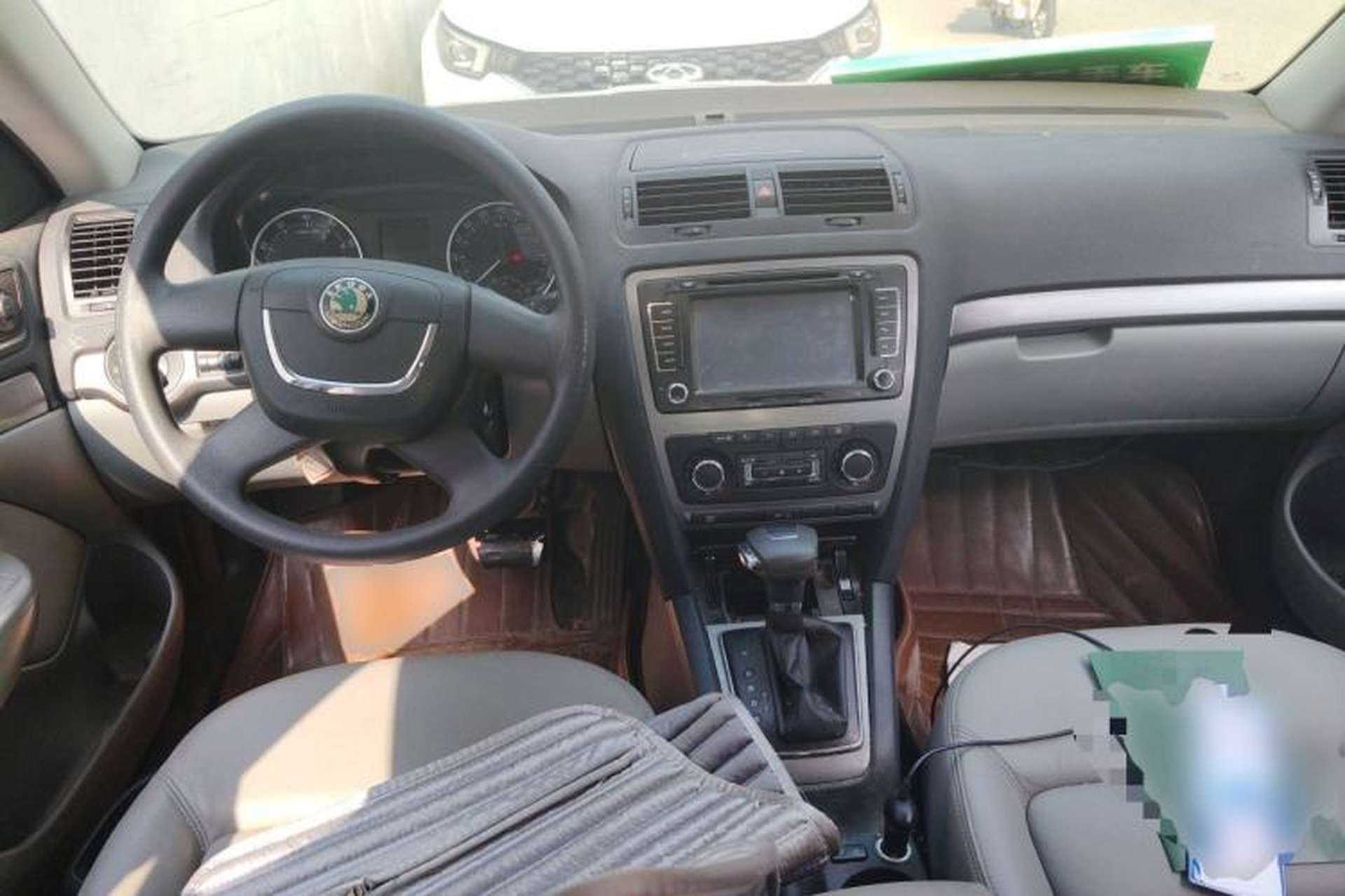 Used Skoda Octavia 2013 1.6L Automatic Yijun Edition Center Console