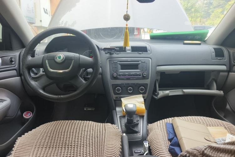 Used Skoda Octavia 2013 1.6L Automatic Yijie Edition Center Console