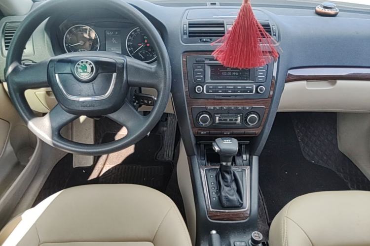 Used Skoda Octavia 2013 1.4TSI DSG Yijun Edition Center Console