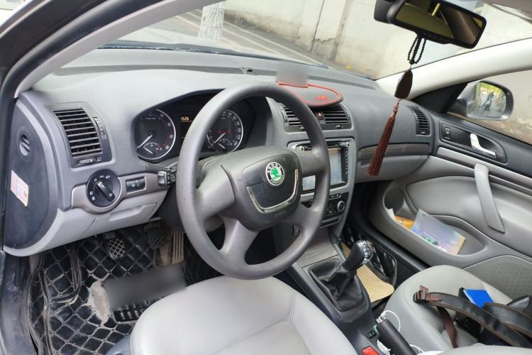 Used Skoda Octavia 2013 1.4TSI Manual Yijun Edition Center Console