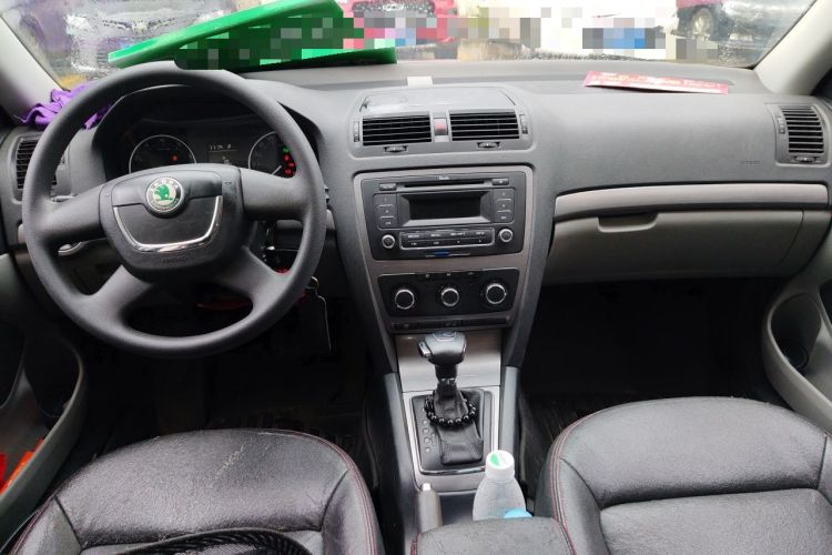 Used Skoda Octavia 2013 1.6L Automatic Yijie Edition Center Console