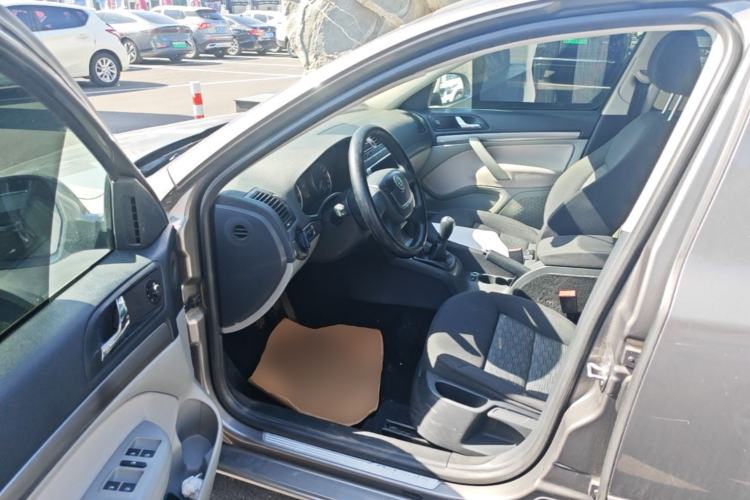 Used Skoda Octavia 2013 1.6L Manual Yijie Edition Driver Seat