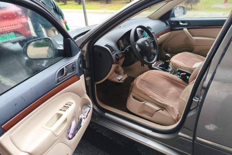 Used Skoda Octavia 2013 1.6L Manual Yijun Edition Driver Seat