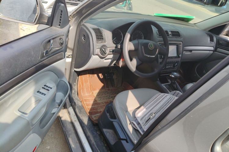Used Skoda Octavia 2013 1.6L Automatic Yijun Edition Driver Seat