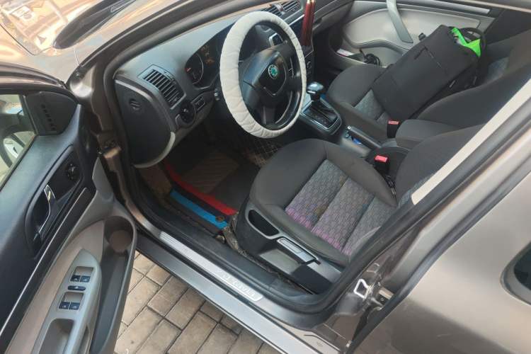 Used Skoda Octavia 2013 1.6L Automatic Yijie Edition Driver Seat