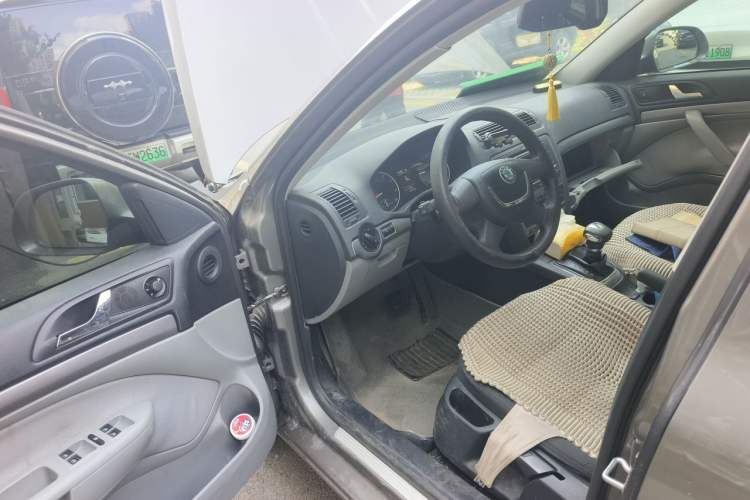 Used Skoda Octavia 2013 1.6L Automatic Yijie Edition Driver Seat