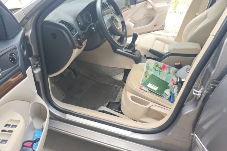 Used Skoda Octavia 2013 1.6L Manual Yijun Edition Driver Seat