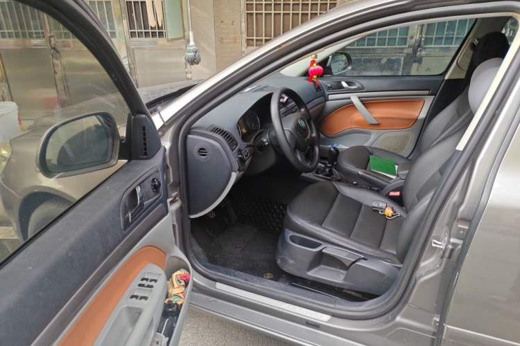 Used Skoda Octavia 2013 1.6L Manual Yijie Edition Driver Seat