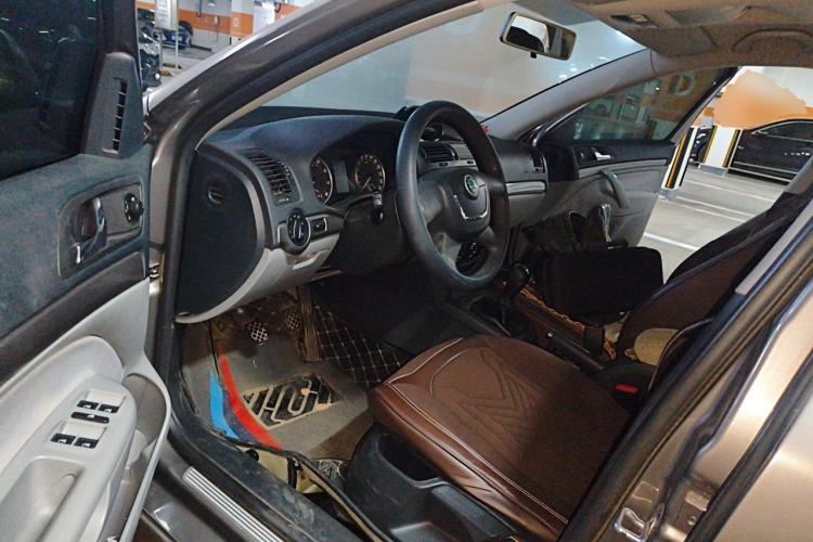 Used Skoda Octavia 2013 1.6L Manual Yijie Edition Driver Seat