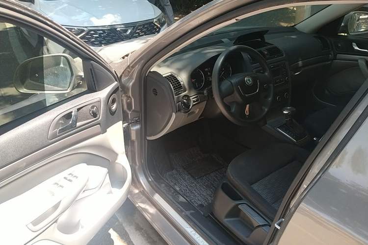 Used Skoda Octavia 2013 1.6L Automatic Yijie Edition Driver Seat