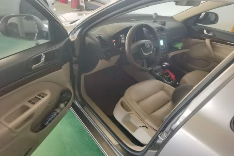 Used Skoda Octavia 2013 1.6L Automatic Yijun Edition Driver Seat