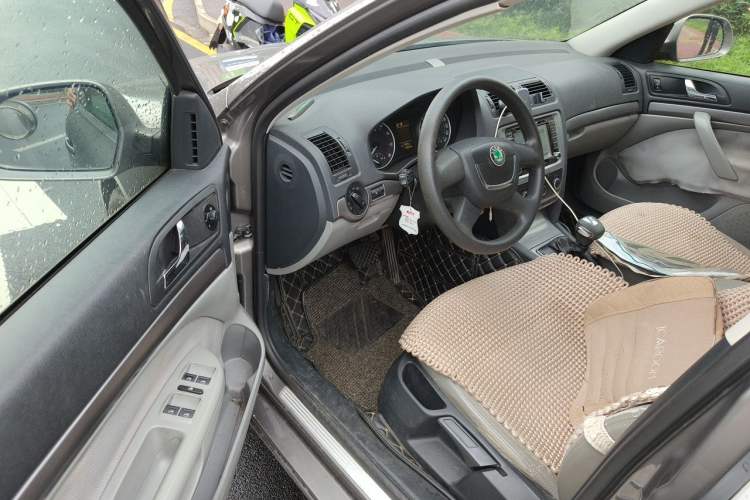 Used Skoda Octavia 2013 1.6L Automatic Yijie Edition Driver Seat