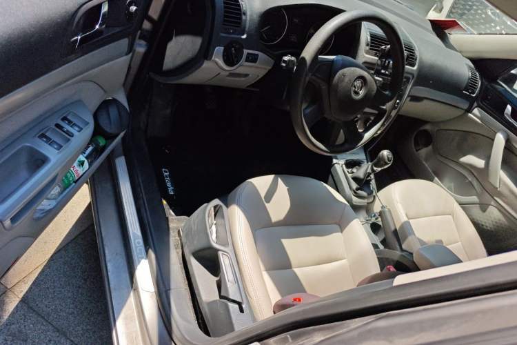 Used Skoda Octavia 2013 1.6L Manual Yijie Edition Driver Seat