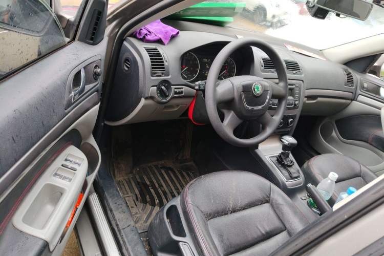 Used Skoda Octavia 2013 1.6L Automatic Yijie Edition Driver Seat