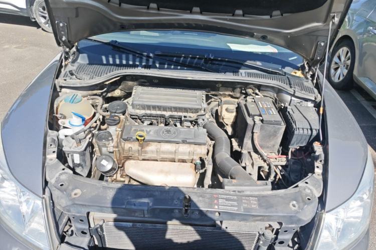 Used Skoda Octavia 2013 1.6L Manual Yijie Edition Engine Bay