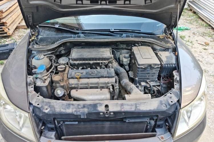 Used Skoda Octavia 2013 1.6L Automatic Yijie Edition Engine Bay