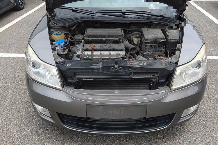 Used Skoda Octavia 2013 1.6L Automatic Yijun Edition Engine Bay
