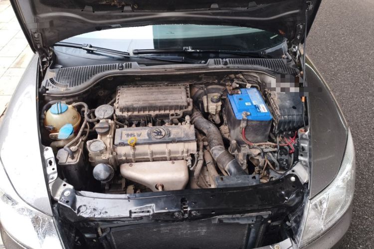 Used Skoda Octavia 2013 1.6L Manual Yijun Edition Engine Bay