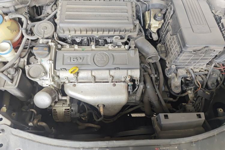 Used Skoda Octavia 2013 1.6L Automatic Yijie Edition Engine Bay