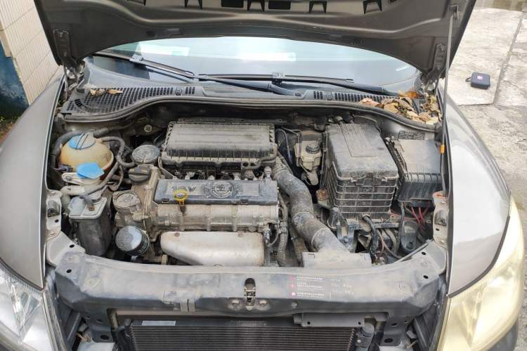 Used Skoda Octavia 2013 1.6L Automatic Yijie Edition Engine Bay