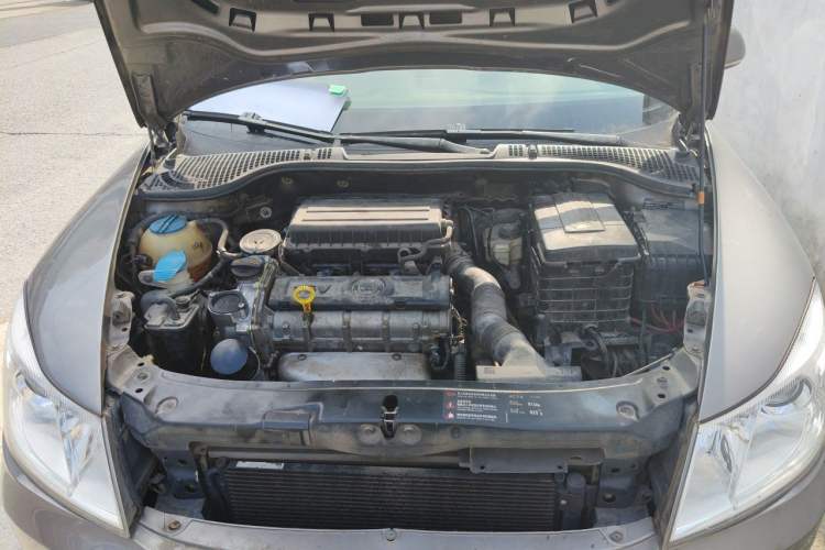 Used Skoda Octavia 2013 1.6L Automatic Yijun Edition Engine Bay