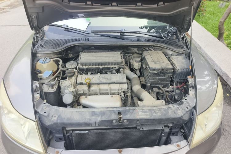 Used Skoda Octavia 2013 1.6L Automatic Yijie Edition Engine Bay