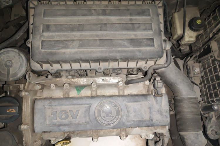Used Skoda Octavia 2013 1.6L Automatic Yijie Edition Engine Bay