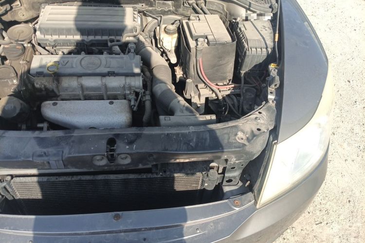 Used Skoda Octavia 2013 1.6L Manual Yijie Edition Engine Bay Left