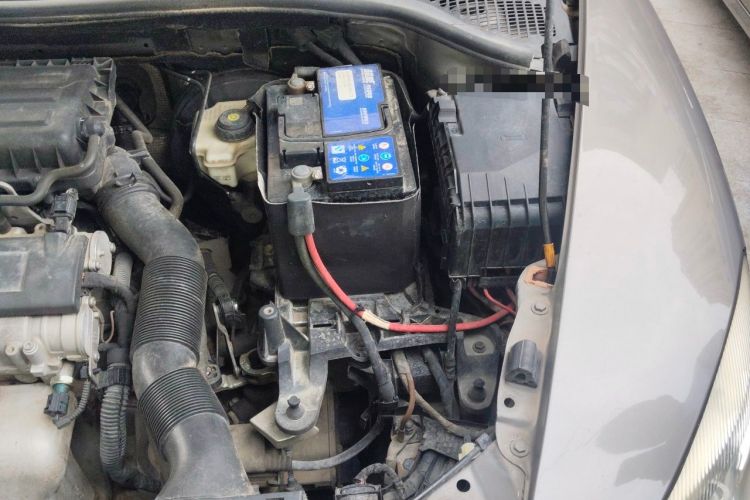 Used Skoda Octavia 2013 1.6L Manual Yijie Edition Engine Bay Left