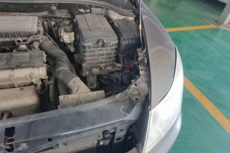Used Skoda Octavia 2013 1.6L Automatic Yijun Edition Engine Bay Left