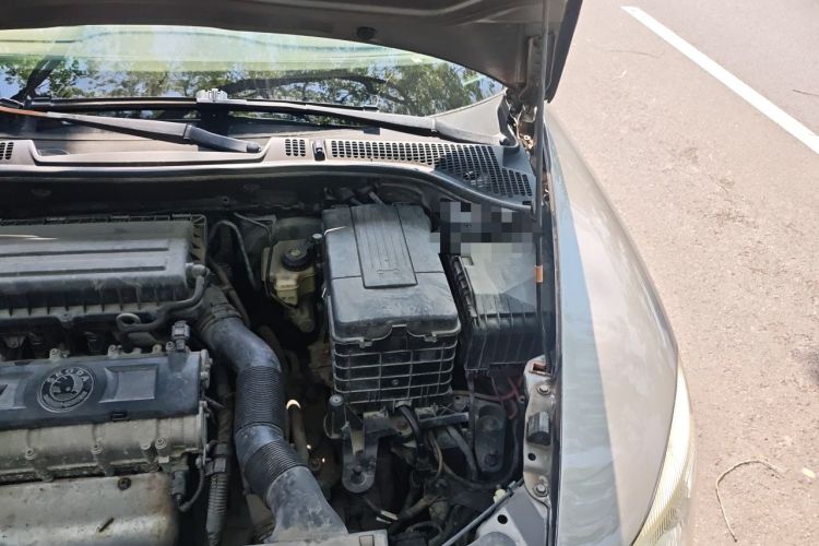 Used Skoda Octavia 2013 1.6L Automatic Yijie Edition Engine Bay Left
