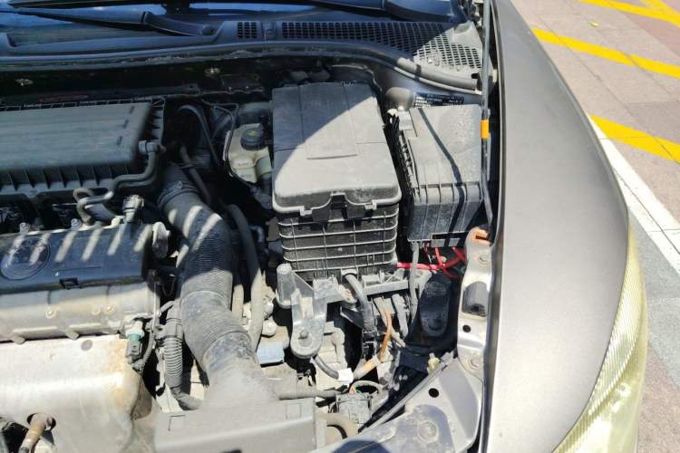 Used Skoda Octavia 2013 1.6L Automatic Yijun Edition Engine Bay Left