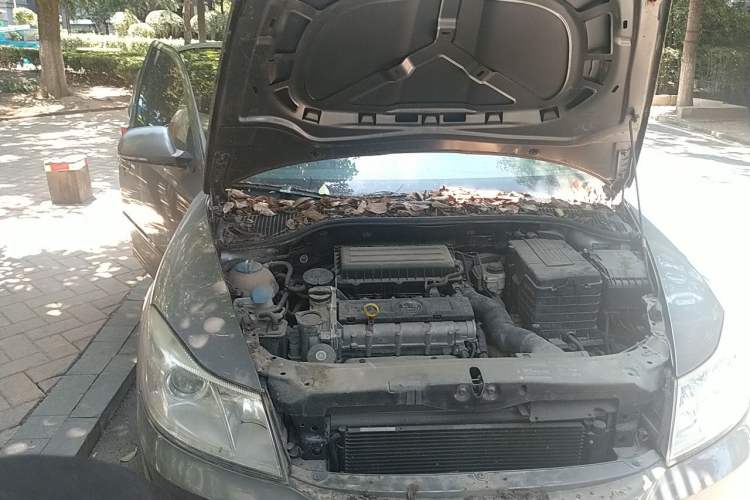 Used Skoda Octavia 2013 1.6L Automatic Yijie Edition Engine Bay