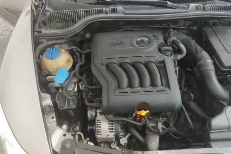 Used Skoda Octavia 2013 2.0L Automatic Yijie Edition Engine Bay Right