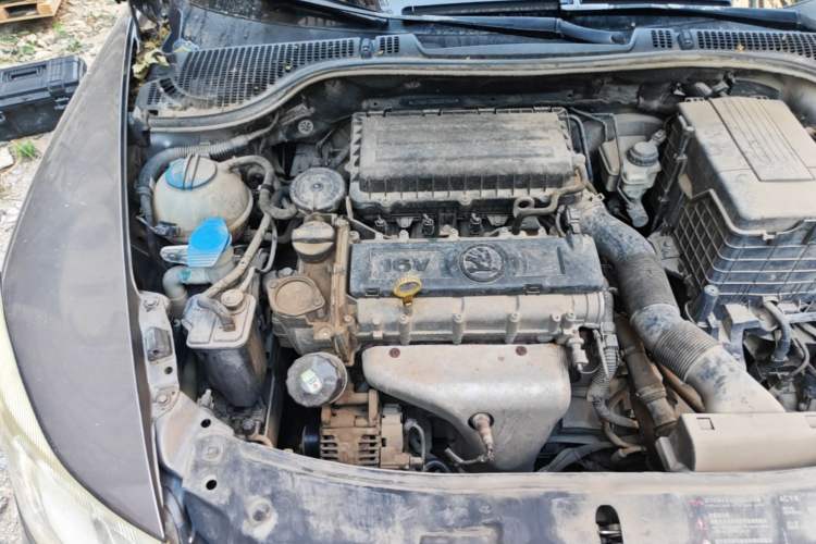 Used Skoda Octavia 2013 1.6L Automatic Yijie Edition Engine Bay Right