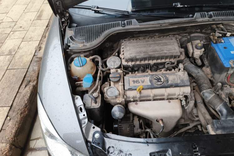 Used Skoda Octavia 2013 1.6L Manual Yijun Edition Engine Bay Right