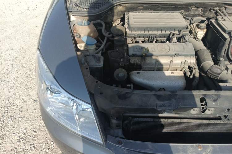 Used Skoda Octavia 2013 1.6L Manual Yijie Edition Engine Bay Right
