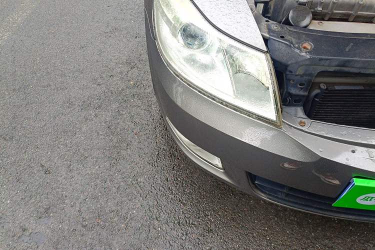 Used Skoda Octavia 2013 1.6L Manual Yijie Edition Engine Bay Right