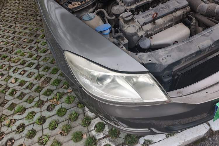 Used Skoda Octavia 2013 1.6L Manual Yijun Edition Engine Bay Right