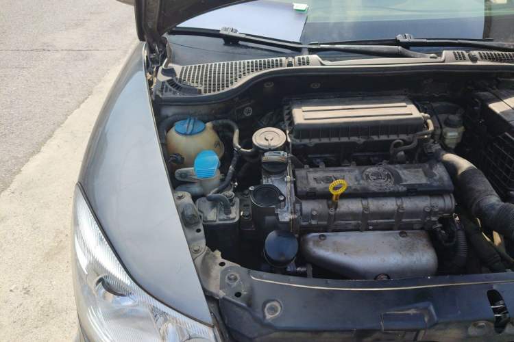 Used Skoda Octavia 2013 1.6L Automatic Yijun Edition Engine Bay Right