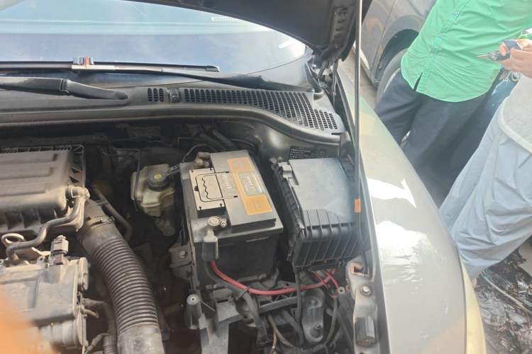 Used Skoda Octavia 2013 1.6L Manual Yijie Edition Engine Bay Right
