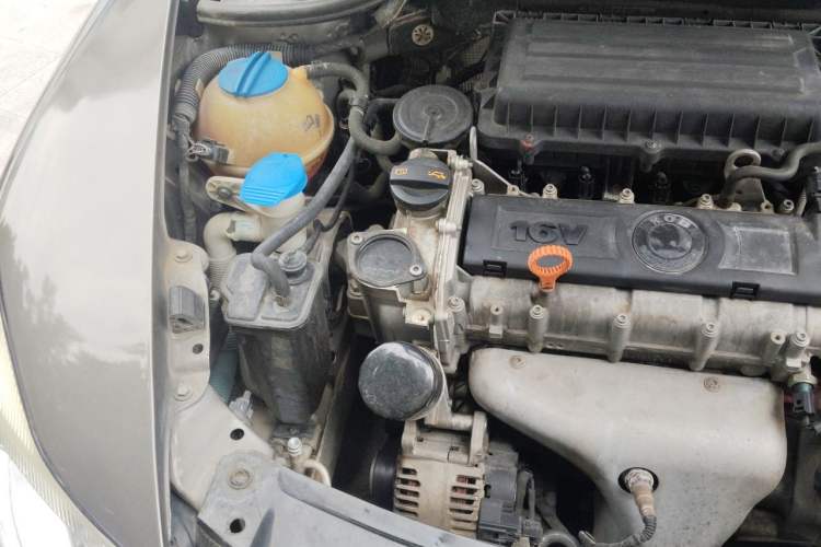 Used Skoda Octavia 2013 1.6L Manual Yijie Edition Engine Bay Right