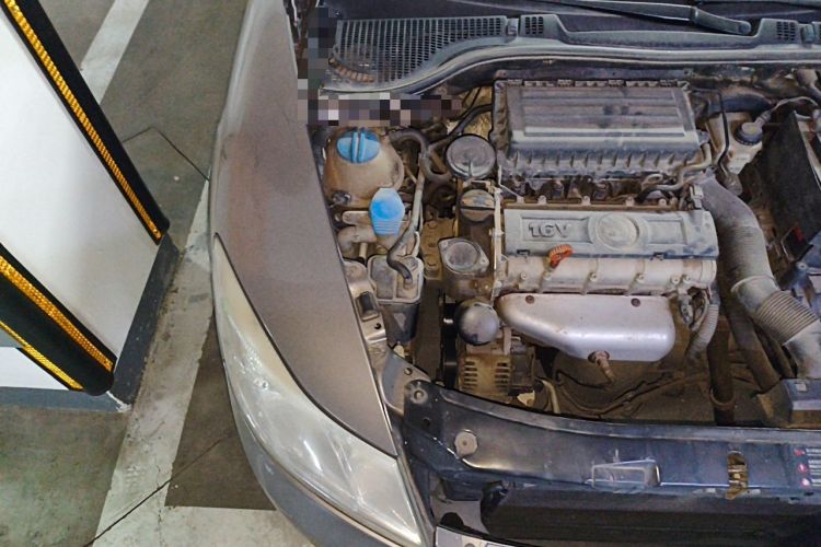Used Skoda Octavia 2013 1.6L Manual Yijie Edition Engine Bay Right