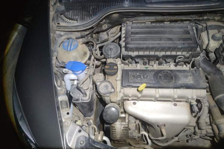 Used Skoda Octavia 2013 1.6L Automatic Yijie Edition Engine Bay Right