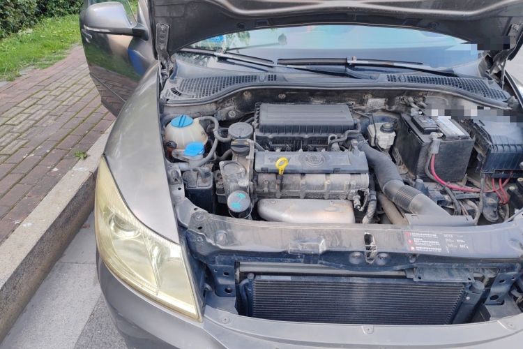 Used Skoda Octavia 2013 1.6L Manual Yijie Edition Engine Bay Right